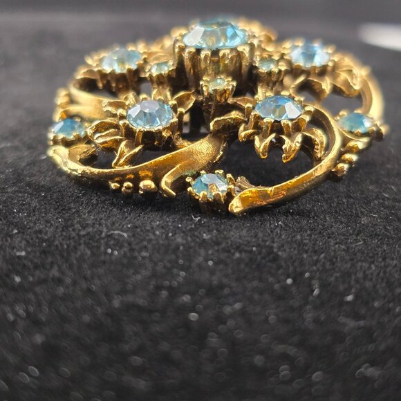 Floral Coro Brooch With Blue Rhinestones Gold-Tone Vintage Signed 1.75" wide - Picture 3 of 10